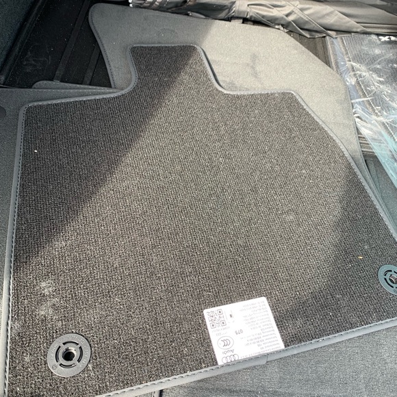 AUDI Q5 Textile Floor Mats - set of 4 - Picture 4 of 11